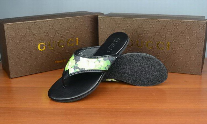 Gucci Slippers Woman--055